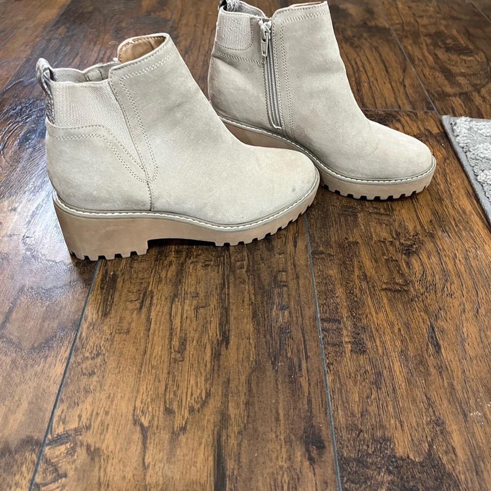 Cream Ankle Boots with Wedge Heel and Side Zipper